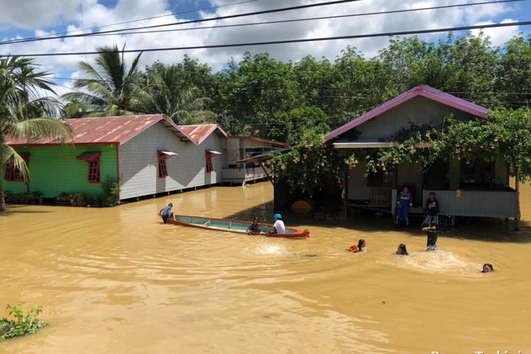 Banjir Bandang Berau, Warga Mengungsi Massal
