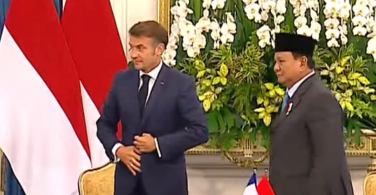 Macron Kunjungi Borobudur, Prabowo Dampingi