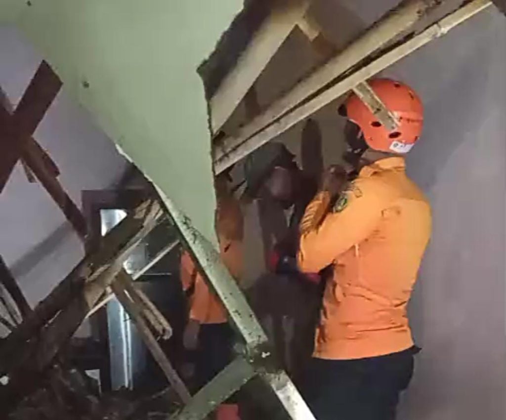 8 Rumah di Ciomas Rusak Diterjang Angin