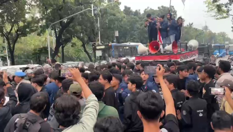 Dipulangkan: Mahasiswa yang Ditangkap Saat Kericuhan di Balai Kota
