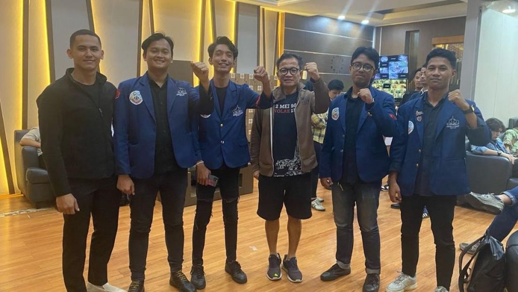 27 Tahun Reformasi: Mahasiswa Trisakti Ditangkap Saat Demo
