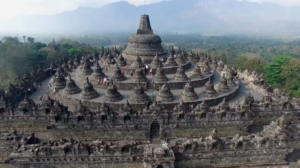 Stairlift Disiapkan di Borobudur untuk Macron dan Prabowo