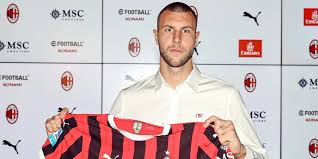 Bursa Transfer Liga Italia: Bek AC Milan ‘Tawarkan Diri’ ke Real Madrid, Bagaimana Nasibnya Kini?