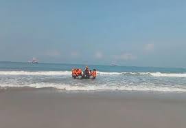 Nelayan Pesisir Barat Menghilang Usai Perahu Terbalik Karena Ombak