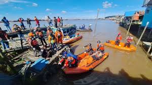 Diduga Alami Gangguan Kejiwaan, Wanita di Samarinda Nyaris Tenggelam di Sungai Mahakam