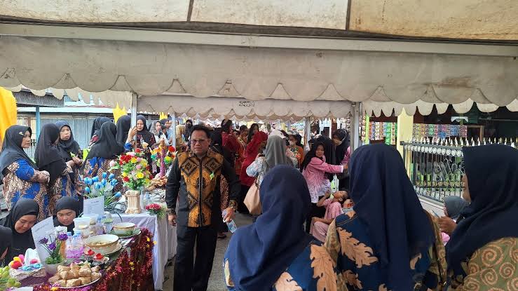 Serunya Festival Budaya di Kampung Ketupat, Warga Makan Ketupat 1,5 Km