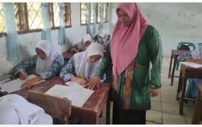 Gratifikasi? KPK Soroti Hadiah untuk Guru saat Kenaikan Kelas