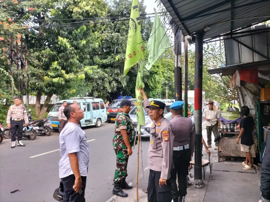 Razia Ormas: 109 Bendera Diturunkan