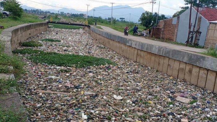 Limbah Tekstil Rusak Hidup Warga Rancaekek