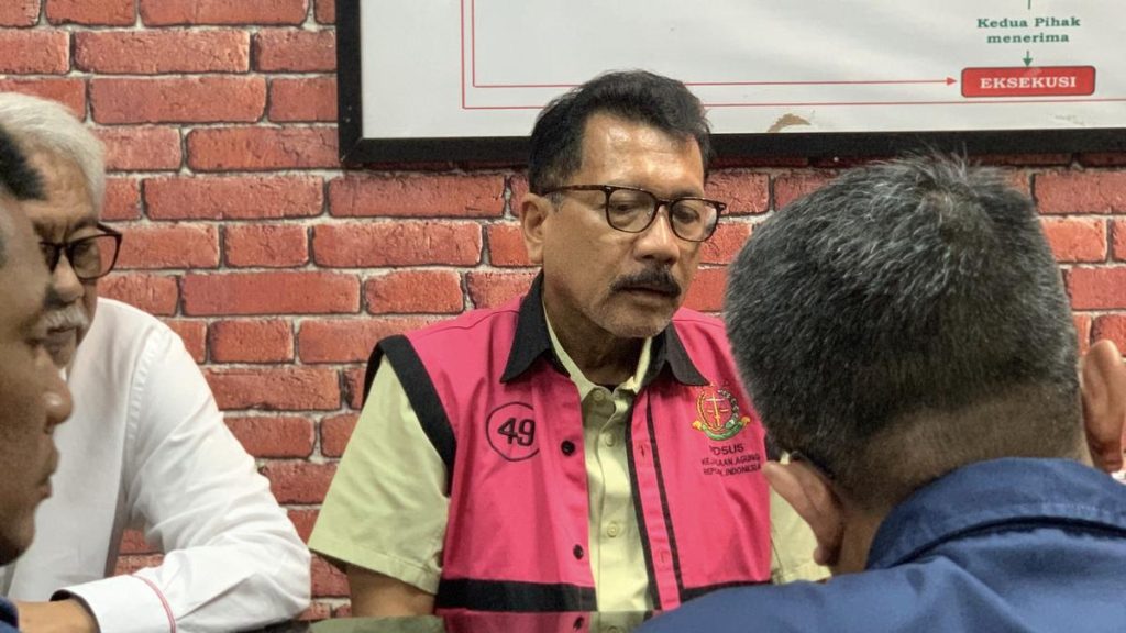 Zarof: Harusnya Pensiun, Bukan Disidang