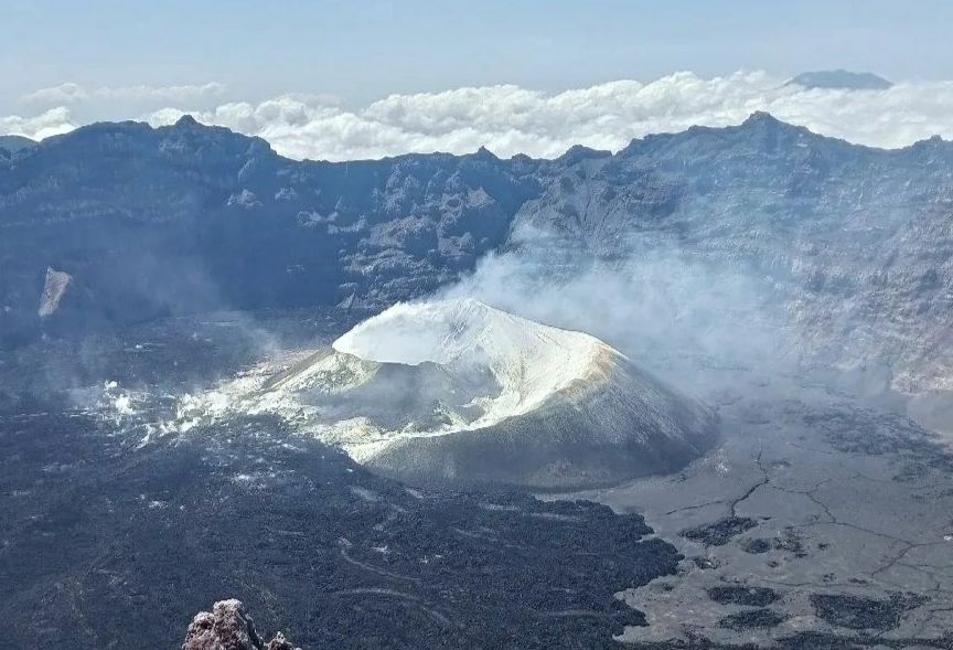 Erupsi Gunung Raung: Kolom Abu Capai 750 Meter