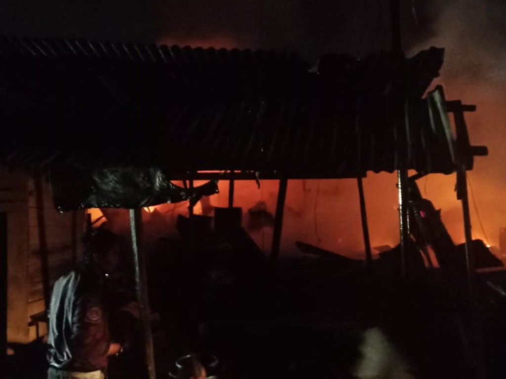 Kebakaran Hanguskan Blok B Pasar Kebon Kembang