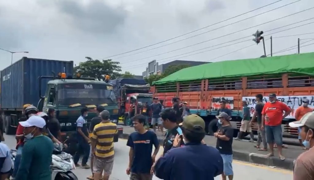 Ribuan Truk Demo di Semarang Tolak Zero ODOL