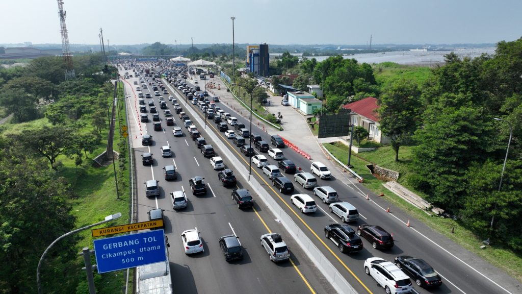 Contraflow Diterapkan di Tol Jagorawi Usai Kecelakaan