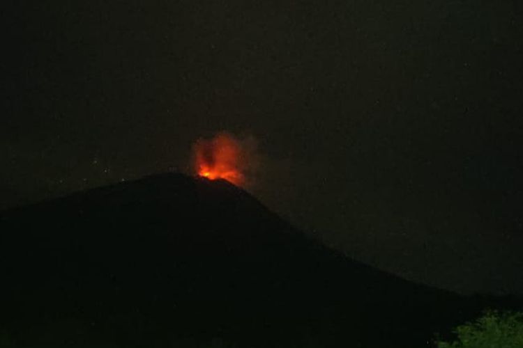 Ile Lewotolok Erupsi, Lava Capai 300 Meter