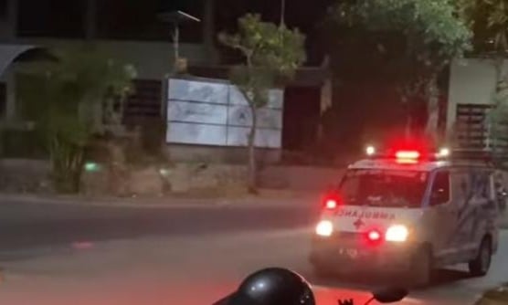 Damkar Evakuasi Pemuda Tertusuk Per Kasur