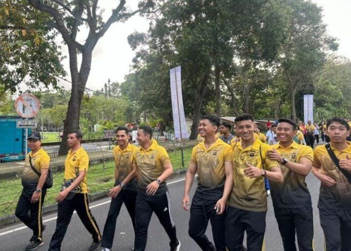 Hari Bhayangkara, Polri-TNI Gelar Jalan Sehat di Denpasar
