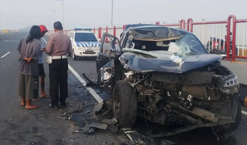 Diduga Mengantuk, Pengemudi Fortuner Alami Kecelakaan