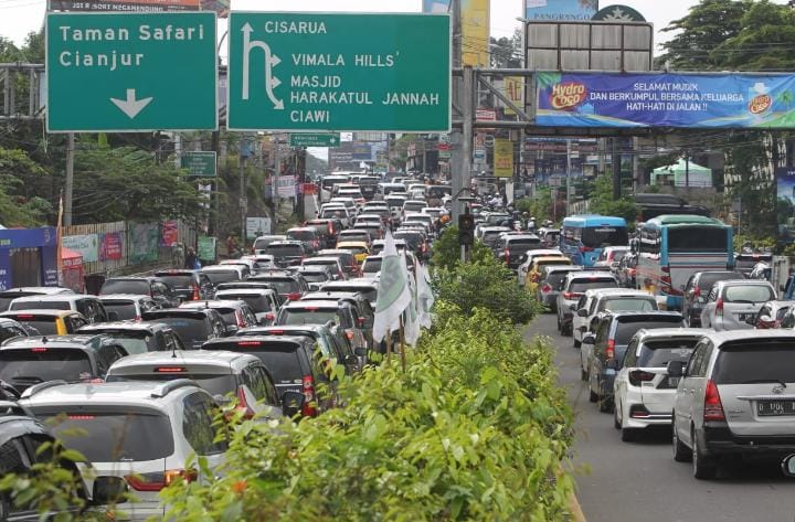 One Way ke Puncak Diberlakukan Akibat Padatnya Arus