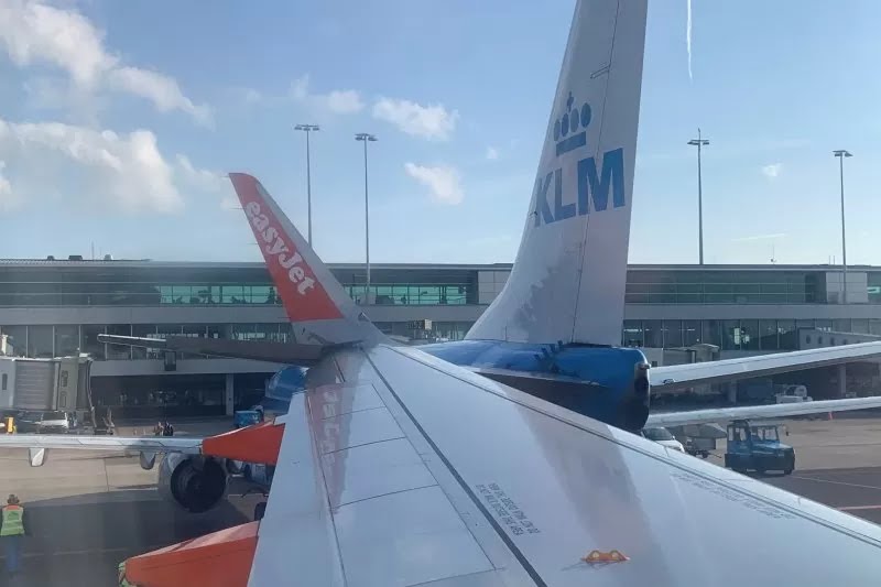 Dua Pesawat Vietnam Airlines Bersenggolan di Hanoi