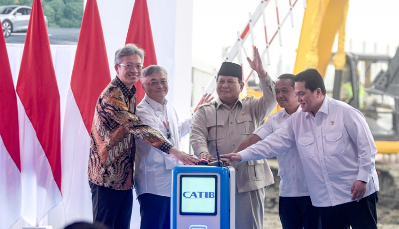 Prabowo Resmikan Proyek Baterai Terpadu di Karawang
