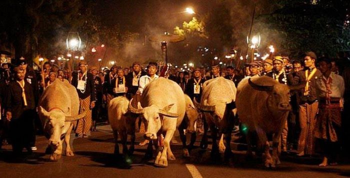 Kirab Malam 1 Suro, Spiritualitas Jawa yang Tak Lekang Waktu