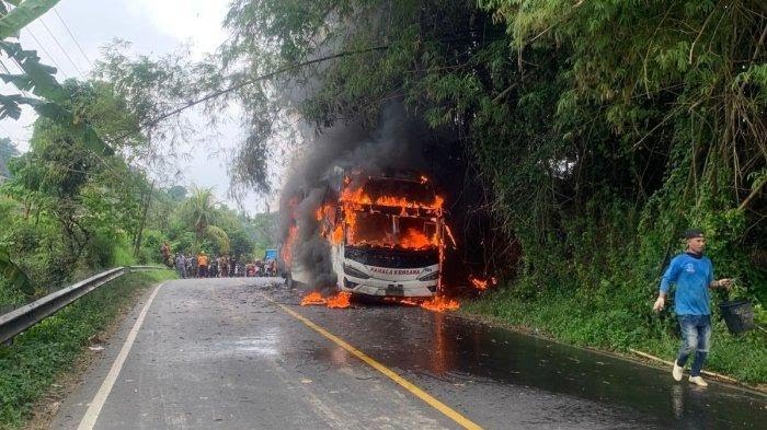 Bus Terbakar, Diduga Korsleting Mesin