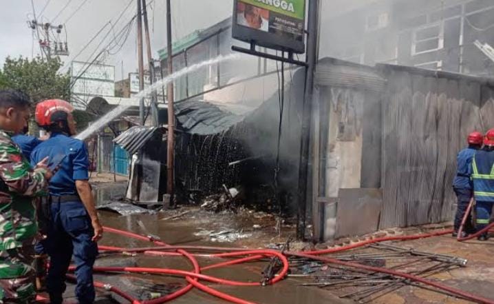 Kios BBM Terbakar, Terdengar Ledakan