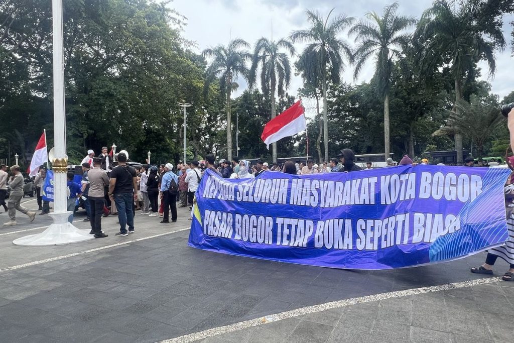 Pedagang Tolak Relokasi, Long March ke Balai Kota
