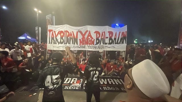 Timnas Menang, Takbir Mengiringi di GBK