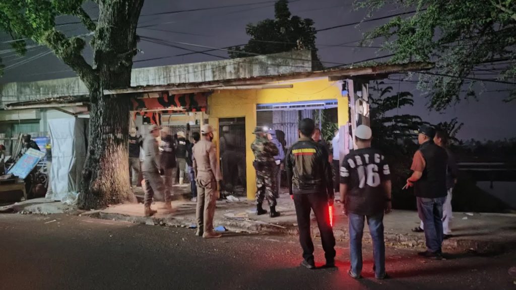 Satpol PP Bongkar Kios Liar di Cianjur
