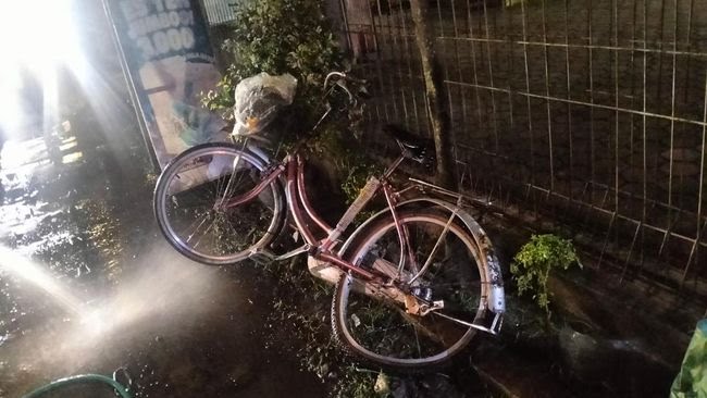 Lansia Tewas Ditabrak Motor Saat Bersepeda