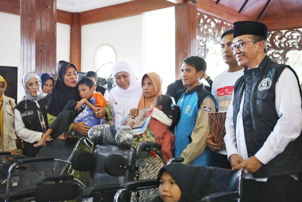 Khofifah Salurkan Rp 6,37 M untuk Pemberdayaan Pamekasan