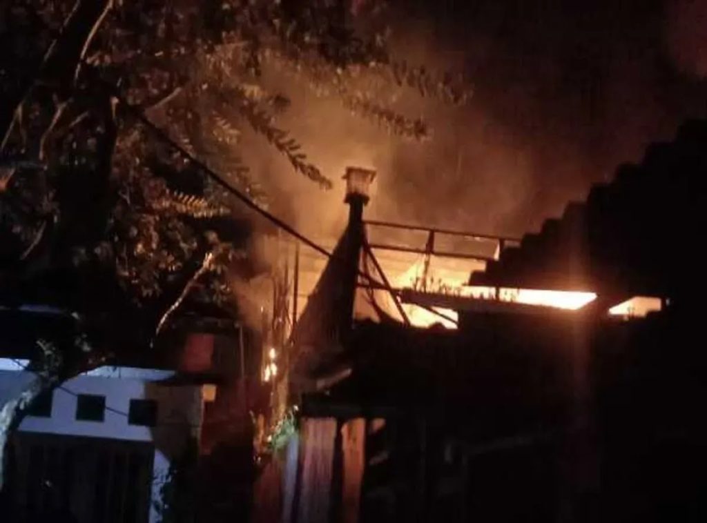 Gang Sempit Sulitkan Damkar Padamkan Api di Jatijajar