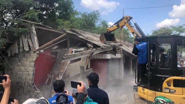 Bekasi Bongkar 50 Bangunan Liar di Kampung Gabus