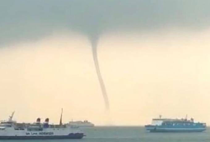 Waterspout Terjadi di Selat Sunda, Pelayaran Diimbau Waspada