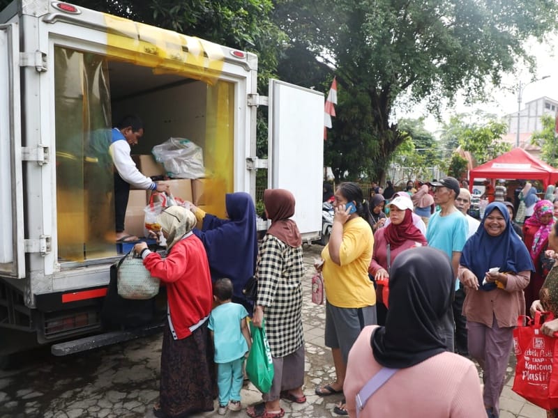 Sembako Bersubsidi di RPTRA Pererat Solidaritas Warga