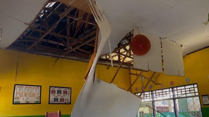 Plafon Runtuh, Orangtua Minta Tindakan Cepat