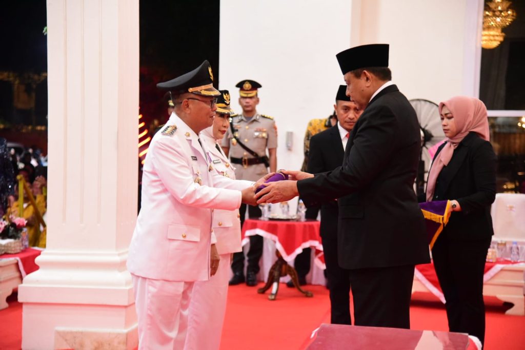 Bupati dan Wabup Gorontalo Utara Dilantik Gubernur