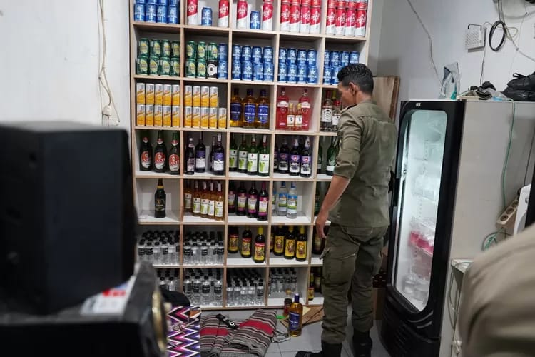 Satpol PP Sita 945 Botol Miras Ilegal di Bogor