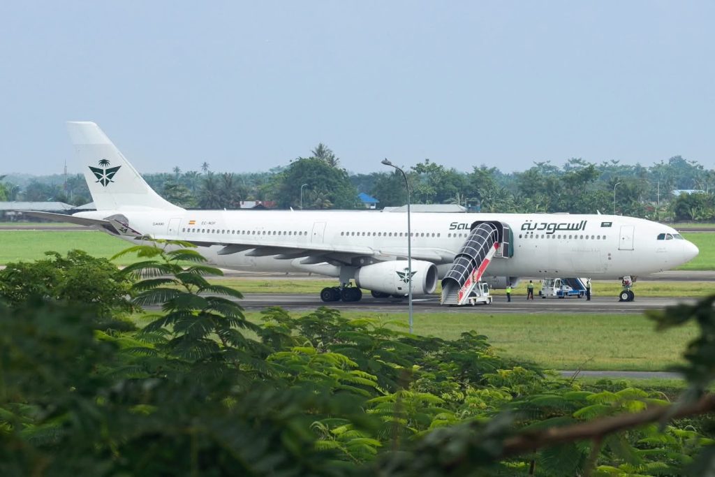 Jibom Sterilisasi Pesawat Saudia Airlines di Kualanamu