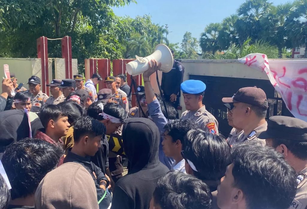 Demo Mahasiswa Kangean Tolak Survei Seismik Migas