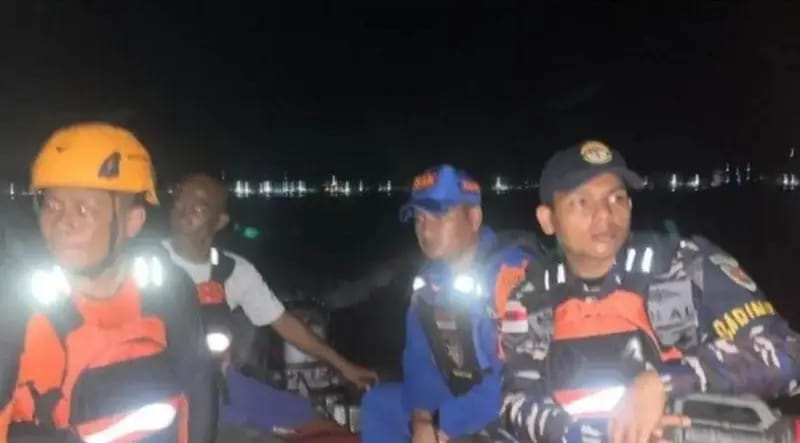 Speedboat Pemain Bola Terbalik di Laut Batam