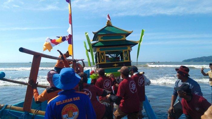 Sedekah Laut: Tradisi, Pariwisata, dan Harapan