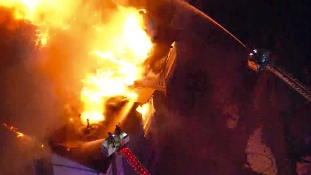 Bengkel dan Kios Terbakar di Tangerang