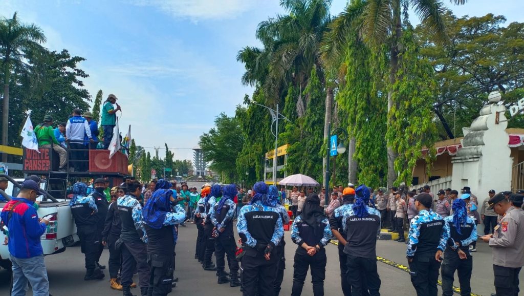 Buruh Desak DPRD PAW Anggota Tabrak Pendemo