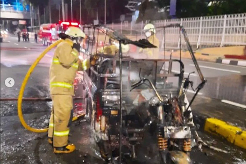 Motor Roda Tiga Terbakar di Cileungsi, Dagangan Ludes