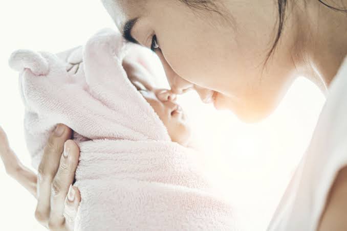 Anak Sering Dicium: Risiko Tertular Bakteri TBC?