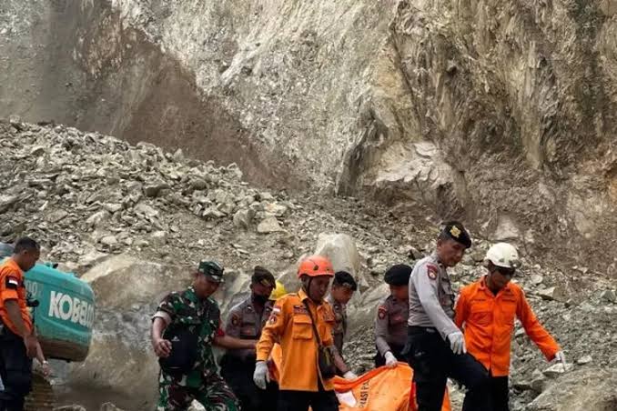 Cirebon: Korban Tambang Batu Longsor Capai 10 Orang
