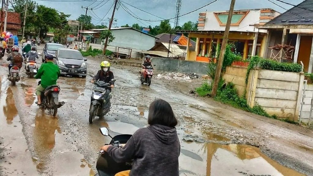 Perbaikan Jalan Parung Panjang Prioritaskan Nyawa Warga